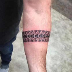 Tatuaż armband – znaczenie, symbolika, 100 zdjęć