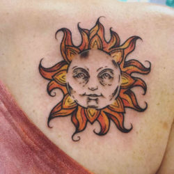 Tatuaż słońce – znaczenie, historia, 100 zdjęć