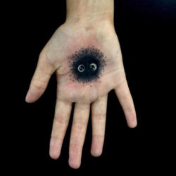 Tatuaże na dłoni – znaczenie, 100 zdjęć